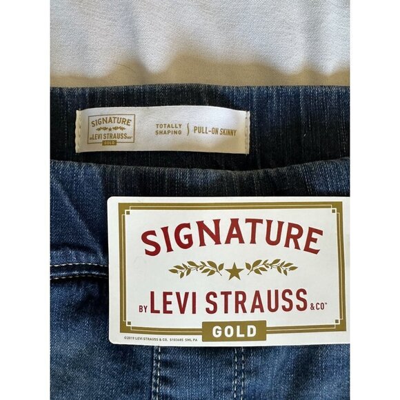 Levi Signature Jeans Womens Pull On Totally Shaping Skinny Plus Sz 28M Stretch - Picture 7 of 10